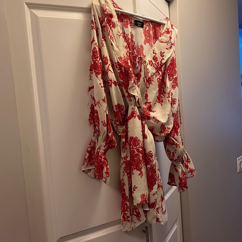 VICI Beige and Red Ruffled Dolman Sleeve Floral
Print Romantic Mini Dress